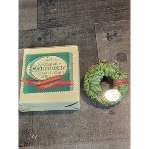 Hallmark wreath of memories 1987 ornament Xmas decor